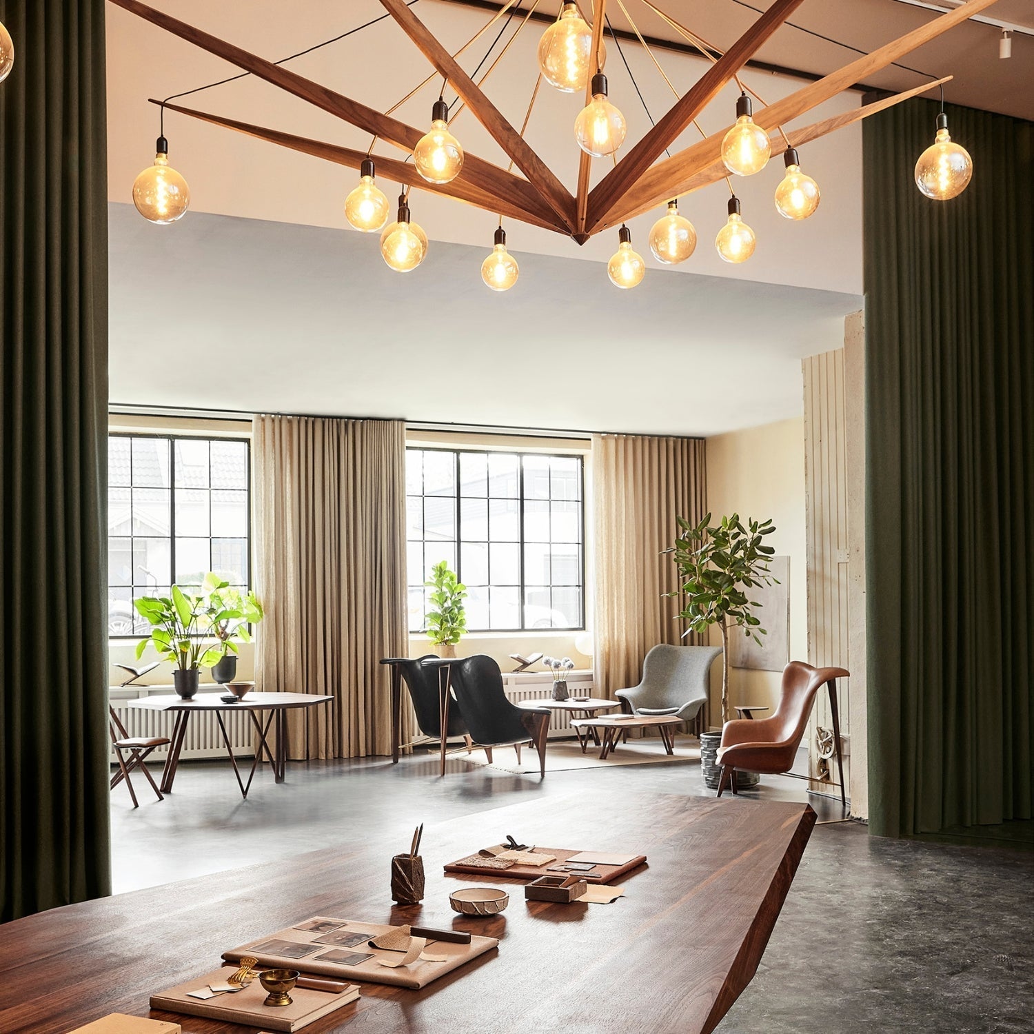 Besøg Noyer Showroom – Oplev Ægte Dansk Design i Valnøddetræ