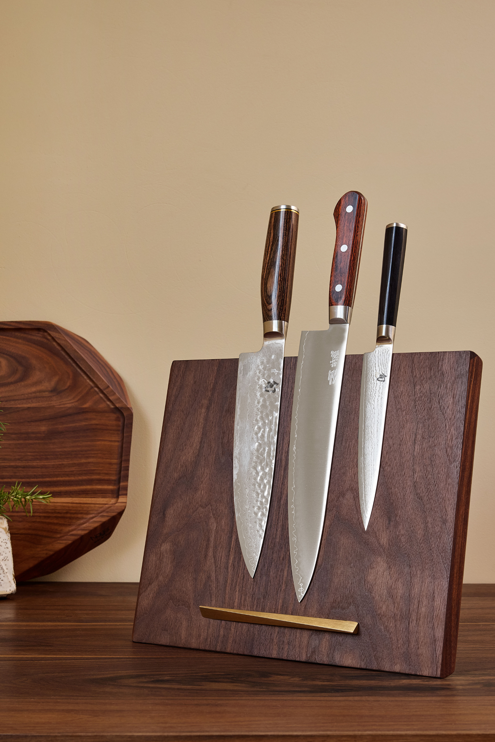 Knivblok i valnøddetræ og messing magnetisk Noyer Large