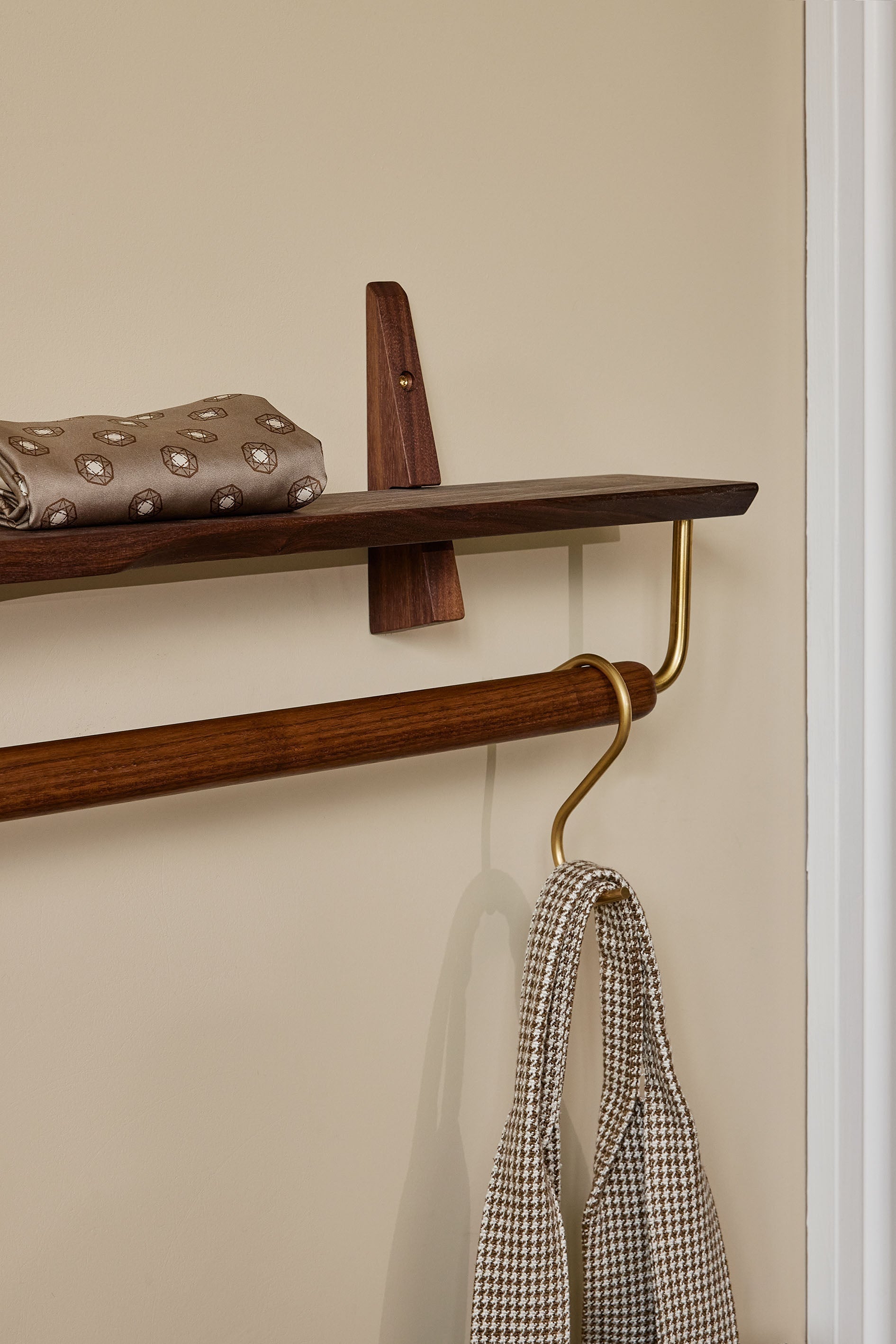 The Art of the Arrival: Why a Walnut and Brass Coat Rack Defines the M