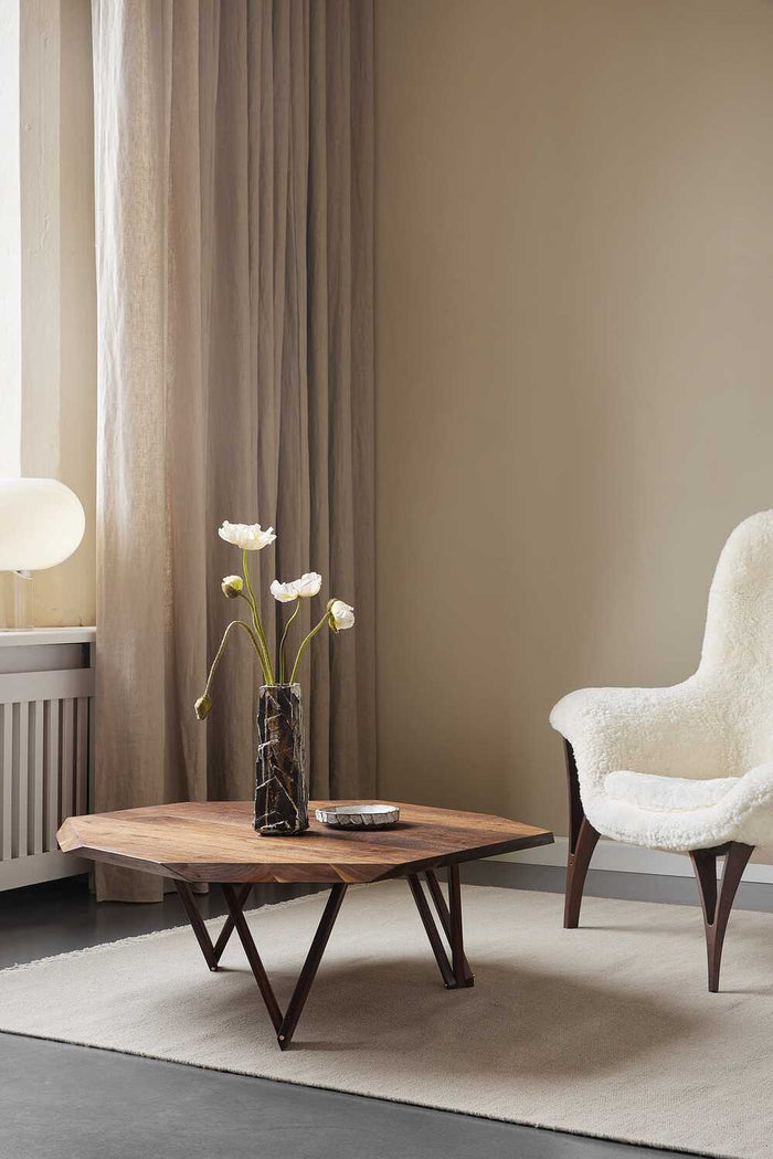 Timeless interior design with walnut wood: How to create a unique home
